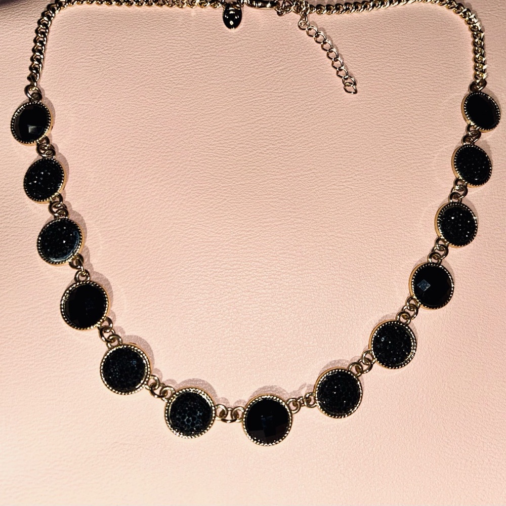 ⭐️Gold Black Necklace Charming Charlie Excellent Condition